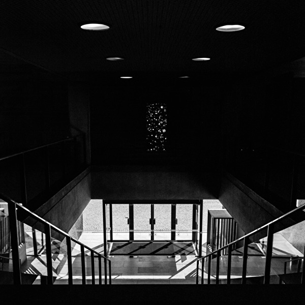 Maria Regina Martyrum - Treppe Eingangshalle