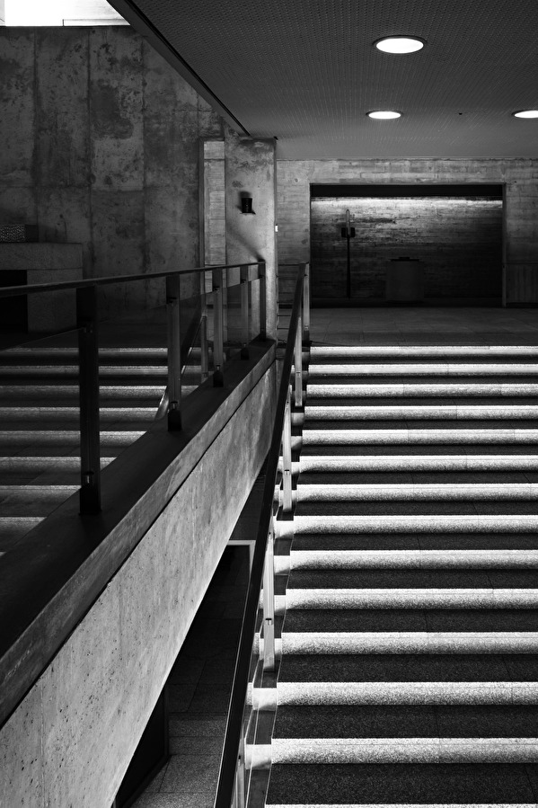 Maria Regina Martyrum - Treppe Eingangshalle